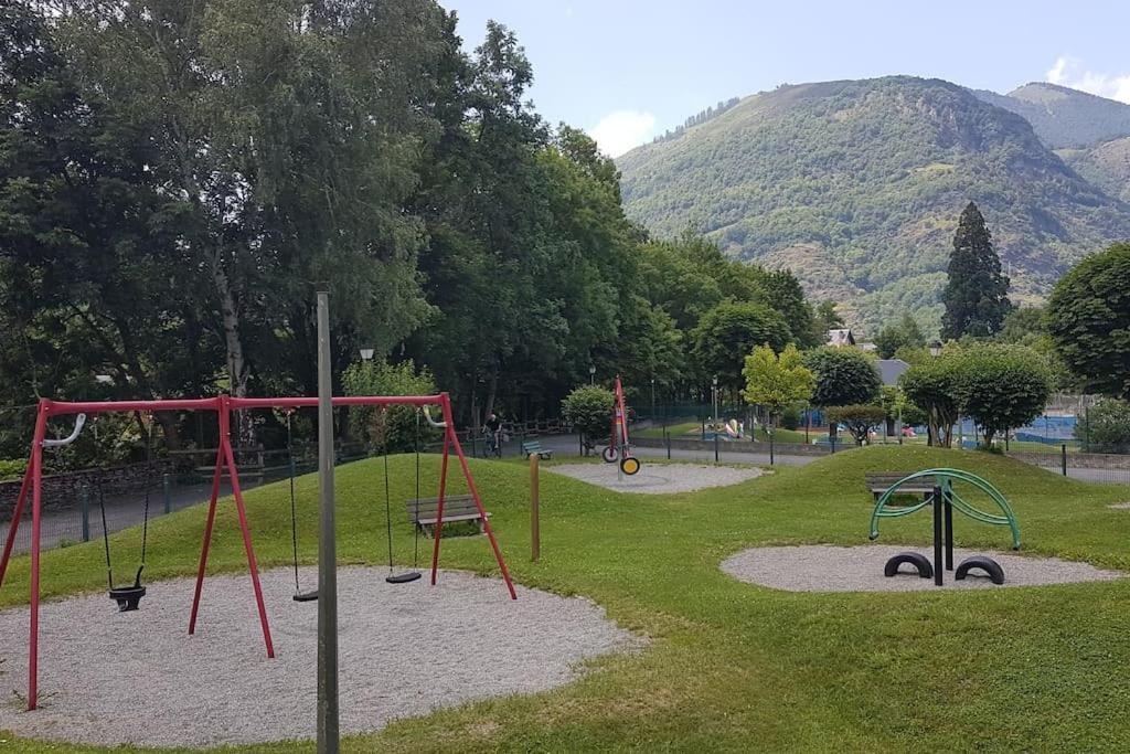 Grand T2 Calme Et Cosy Au « Pyrenees Palace » Bagneres-de-Luchon Ngoại thất bức ảnh