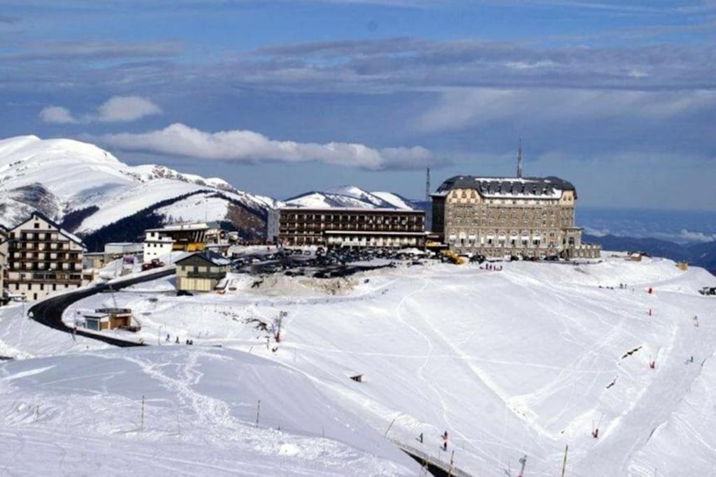 Grand T2 Calme Et Cosy Au « Pyrenees Palace » Bagneres-de-Luchon Ngoại thất bức ảnh